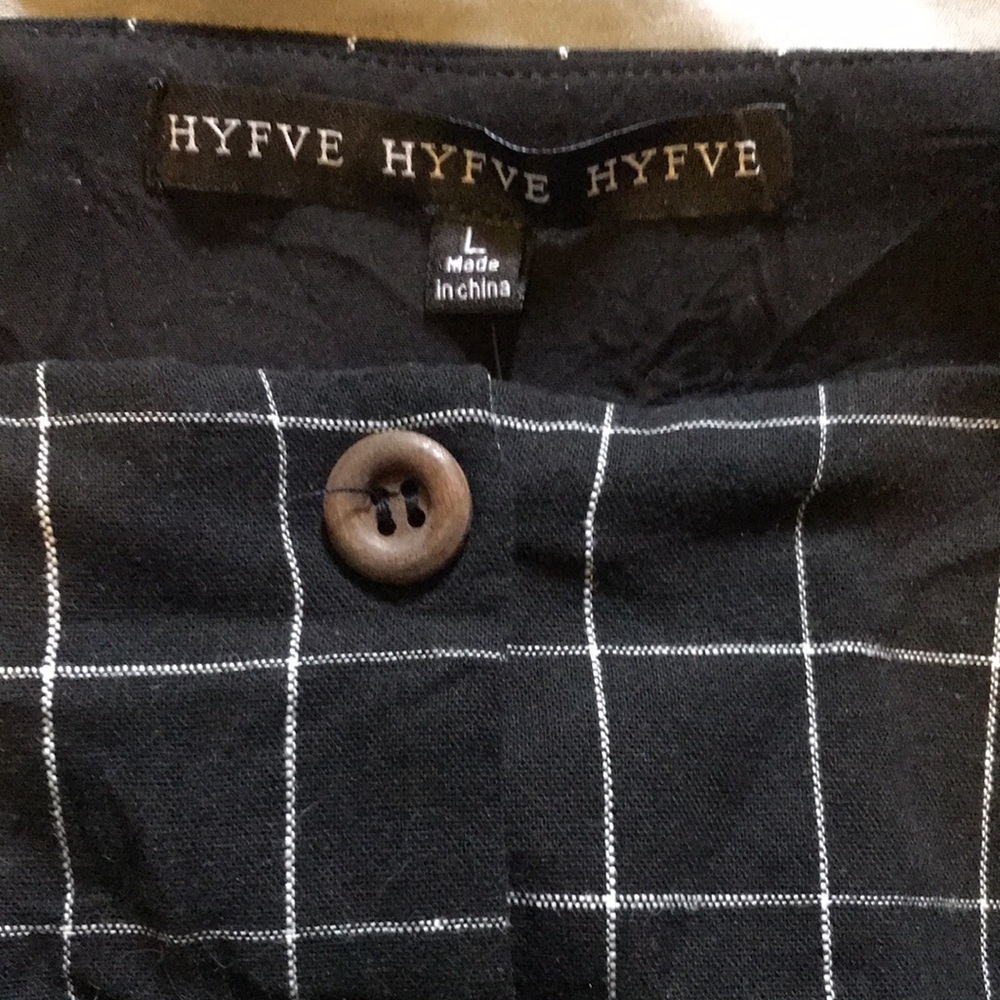 NWOT Grid Print Crop Top - Picture 2 of 3